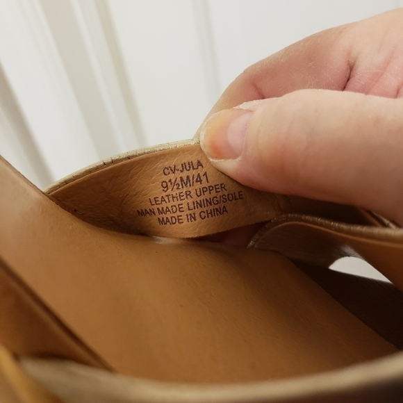 EUC Crown Vintage Goldtone & Beige LeatherPlatform Heels Size 9.5 - Picture 11 of 13